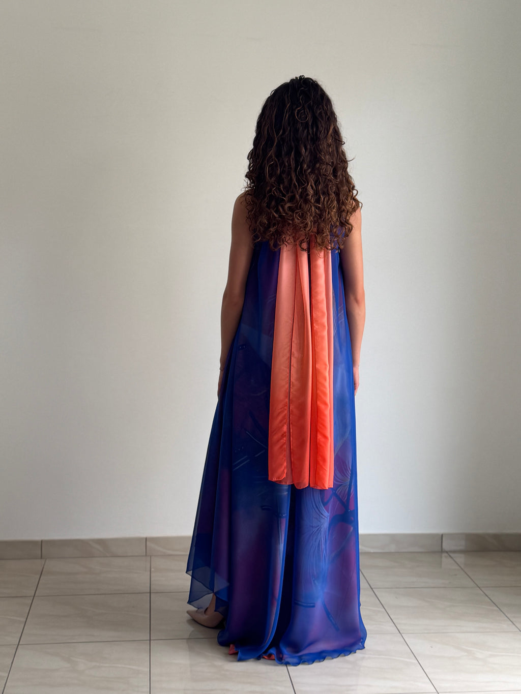 Abito Lungo "Silki" in Satin e Chiffon di Seta – Collezione Emozionismo Riflessivo