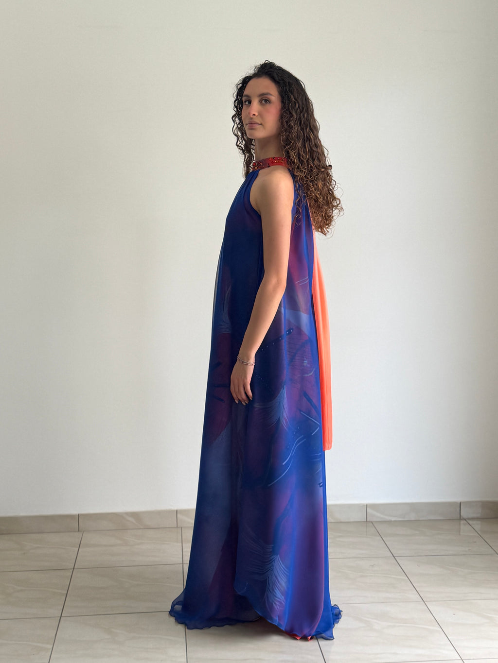 Abito Lungo "Silki" in Satin e Chiffon di Seta – Collezione Emozionismo Riflessivo
