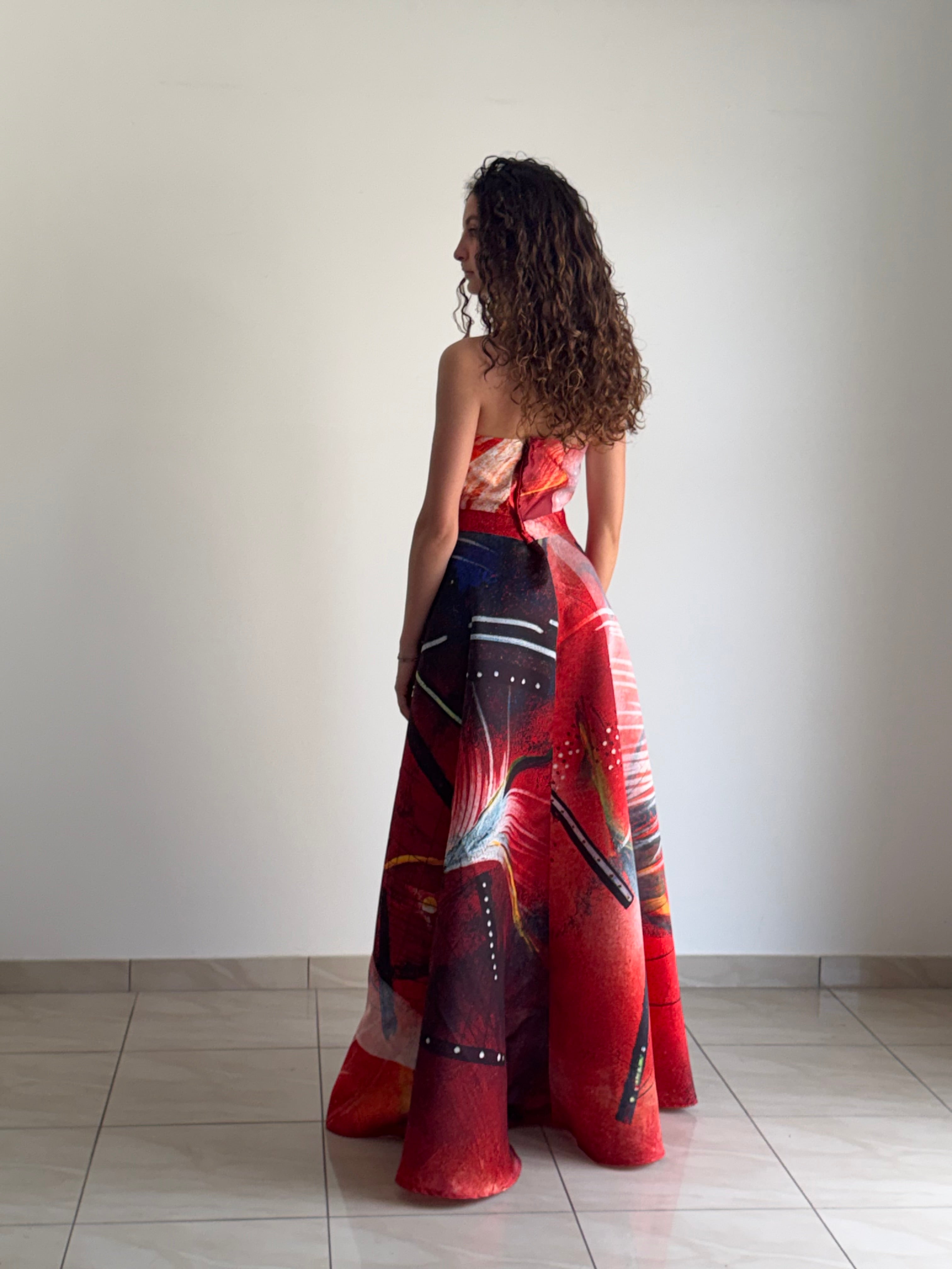 Abito Lungo "Duchesse" con Scollo a Incrocio – Collezione Emozionismo Riflessivo