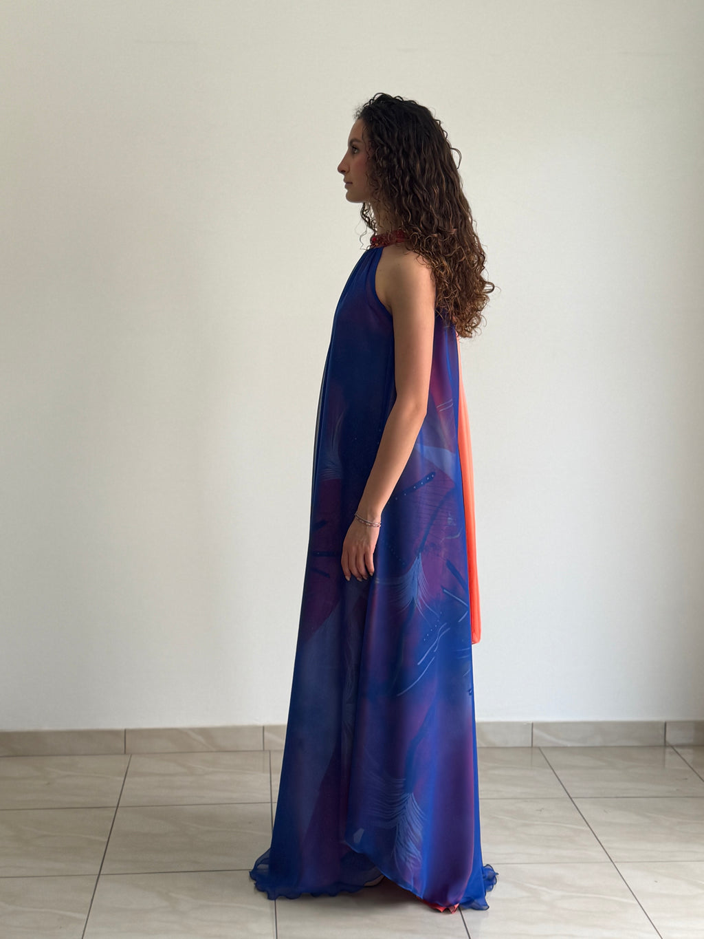 Abito Lungo "Silki" in Satin e Chiffon di Seta – Collezione Emozionismo Riflessivo