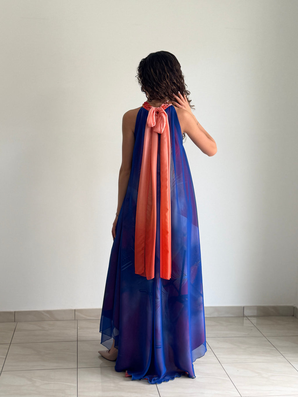 Abito Lungo "Silki" in Satin e Chiffon di Seta – Collezione Emozionismo Riflessivo